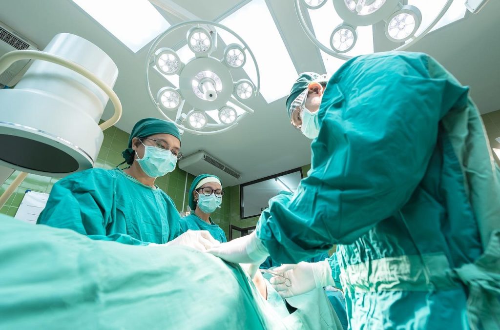 Overzicht van vijf essentiële professionals in de zorg: tandarts, optometrist, cardioloog, endocrinoloog en dermatoloog