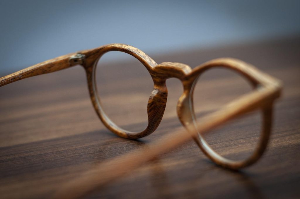 Professioneel advies bij een optiek in Leuven voor het kiezen tussen bril en contactlenzen