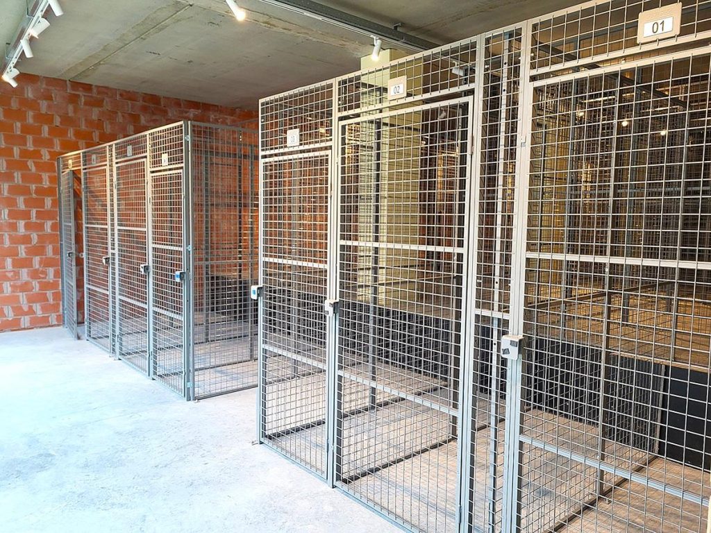 Boxes en Bikes lockers huren aan zee in Oostduinkerke voor veilige opslag van fietsen, bagage en strandspullen